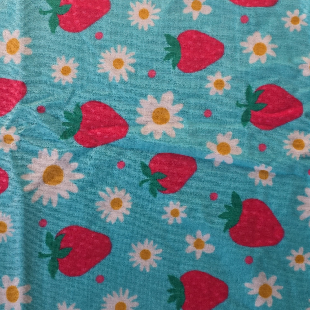 Strawberry Beach Towel-NWT - Picture 5 of 5